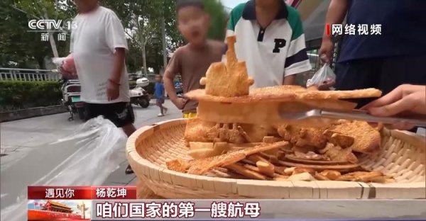 泸深配 河南小伙烤出“非一般”的烧饼 一元一个只卖给小朋友